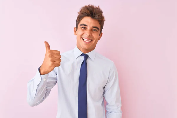 Junger Gutaussehender Geschäftsmann Hemd Und Krawatte Der Vor Isoliertem Rosa — Stockfoto