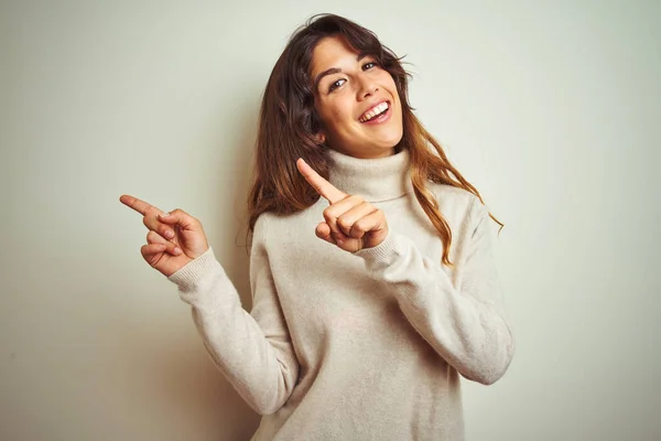 Giovane Bella Donna Che Indossa Maglione Invernale Piedi Sfondo Bianco — Foto Stock