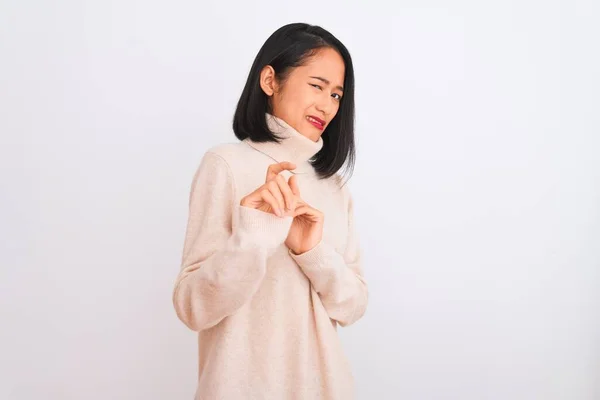 Young Chinese Woman Wearing Turtleneck Sweater Standing Isolated White Background — 스톡 사진