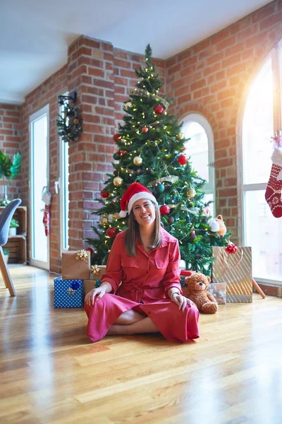 Beautiful Woman Sitting Floor Christmas Tree Presents Wearing Santa Claus — ストック写真