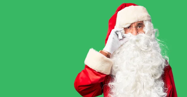 Красунчик Середнього Віку Одягнений Костюм Санта Клауса Борода Стоїть Роті — стокове фото