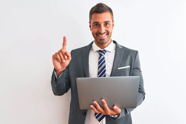 Joven Hombre Negocios Guapo Que Trabaja Con Computadora Portátil Sobre —  Fotos de Stock