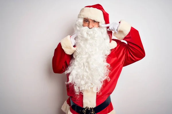 Gut Aussehender Mann Mittleren Alters Weihnachtsmannkostüm Der Vor Isoliertem Weißem — Stockfoto