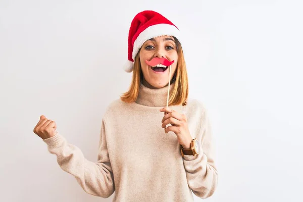 Bella Donna Rossa Che Indossa Cappello Natale Indossando Finti Baffi — Foto Stock