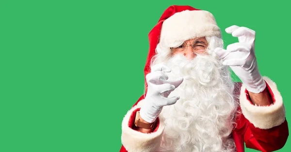 Orta Yaşlı Yakışıklı Adam Noel Baba Kostümü Sakal Takmış Öfkeden — Stok fotoğraf