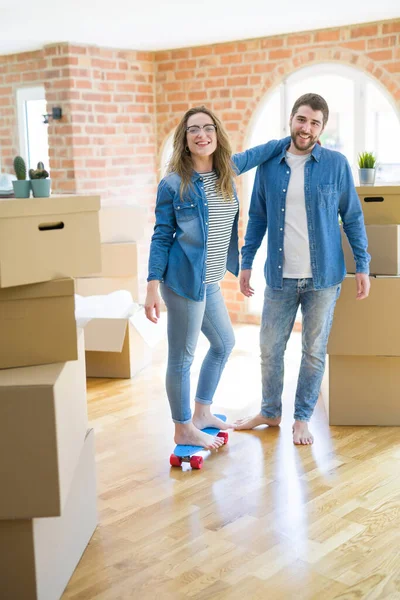 Young Beautiful Couple Moving New House — Stock Photo, Image