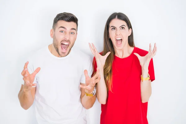 Jovem Casal Bonito Juntos Sobre Fundo Isolado Branco Louco Louco — Fotografia de Stock