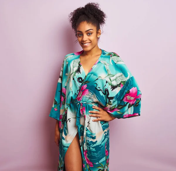 Young Beautiful African American Woman Standing Wearing Elegant Colorful Caftan — Stock Photo, Image