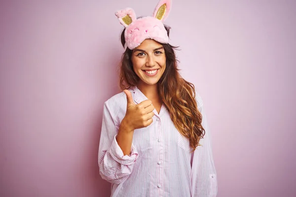 Young Woman Wearing Pajama Sleep Mask Standing Pink Isolated Background — Stock Photo, Image