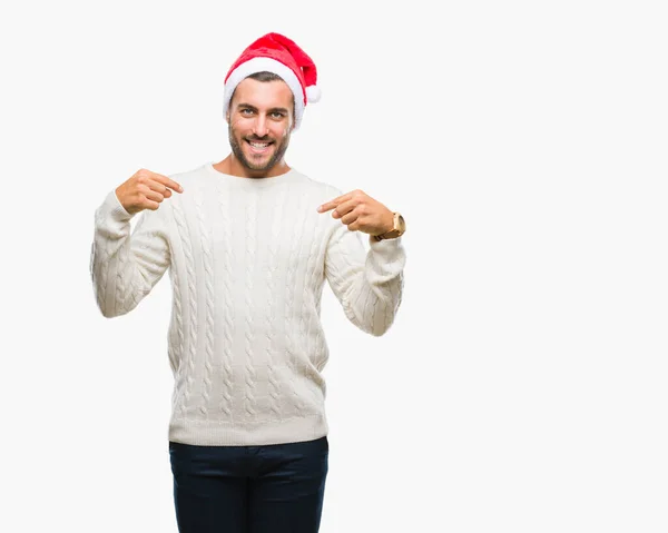 Mladý Pohledný Muž Nosí Santa Claus Klobouk Izolované Pozadí Sebevědomým — Stock fotografie