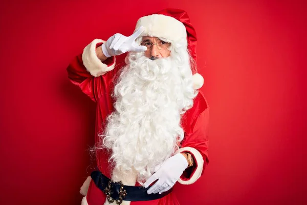 Hombre Guapo Mediana Edad Vistiendo Traje Santa Pie Sobre Fondo —  Fotos de Stock