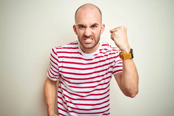 Joven Hombre Calvo Con Barba Que Lleva Una Camiseta Roja —  Fotos de Stock