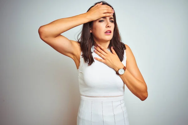 Giovane Bella Donna Che Indossa Vestito Piedi Sfondo Bianco Isolato — Foto Stock