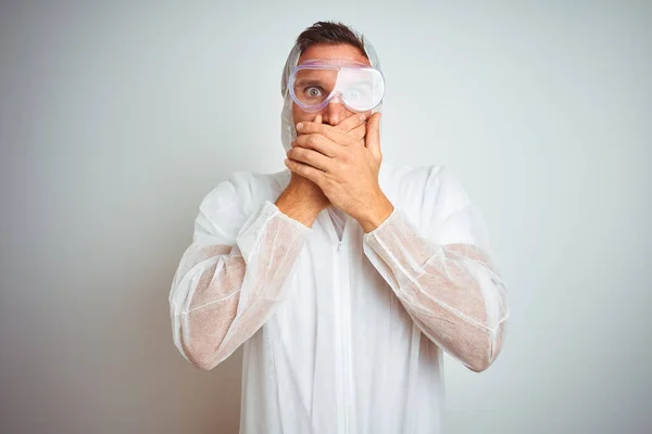 Painter Man Wearing Professional Worker Equipment Protection Isolated Background Shocked — Stock Photo, Image