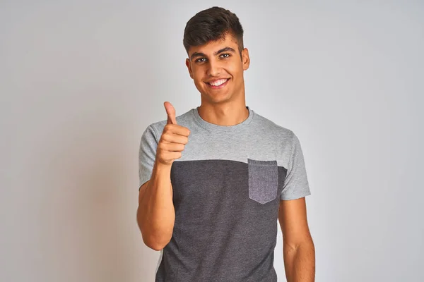 Junger Indischer Mann Lässigem Shirt Der Vor Isoliertem Weißem Hintergrund — Stockfoto