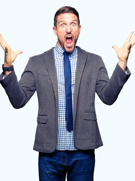Yakışıklı Adamı Giyen Takım Elbise Kravat Çılgın Kutluyor Başarı Için — Stok fotoğraf