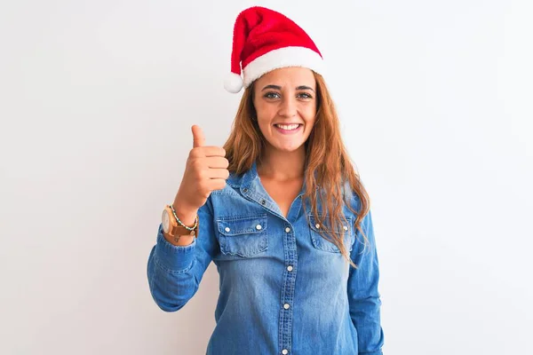 Jonge Mooie Roodharige Vrouw Draagt Kerstmuts Geïsoleerde Achtergrond Doet Vrolijke — Stockfoto