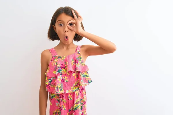 Νεαρό Όμορφο Κορίτσι Παιδί Φορώντας Ροζ Floral Φόρεμα Στέκεται Πάνω — Φωτογραφία Αρχείου