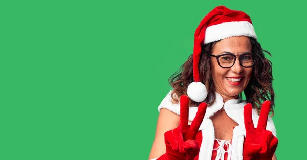 Mulher Meia Idade Vestindo Traje Papai Noel Sorrindo Olhando Para — Fotografia de Stock