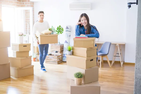 Schöne Junge Asiatische Paar Glücklich Aussehen Junge Frau Lächelt Aufgeregt — Stockfoto