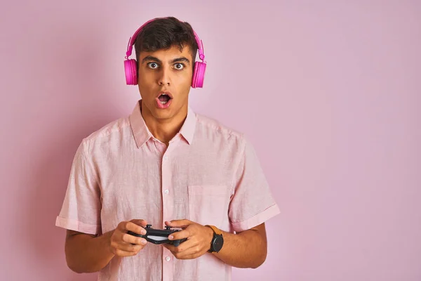 Indiase Gamer Man Spelen Video Game Met Behulp Van Koptelefoon — Stockfoto