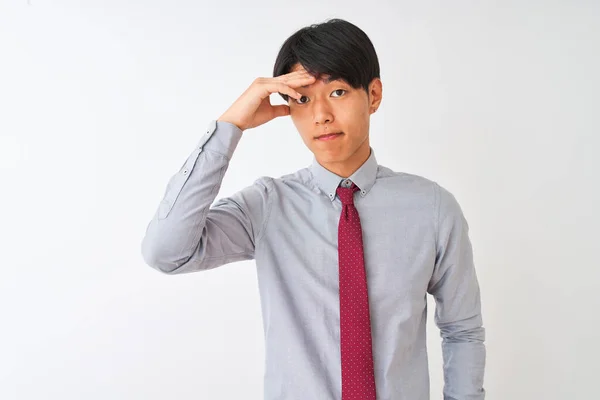 Empresario Chino Con Corbata Elegante Pie Sobre Fondo Blanco Aislado — Foto de Stock