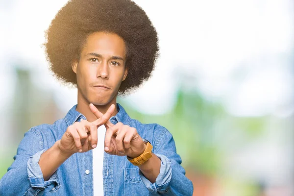 Young African American Man Afro Hair Rejection Expression Crossing Fingers — Stock Photo, Image