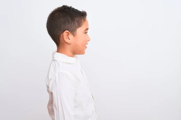 Zarif Bir Gömlek Giyen Güzel Bir Çocuk Zole Edilmiş Beyaz — Stok fotoğraf