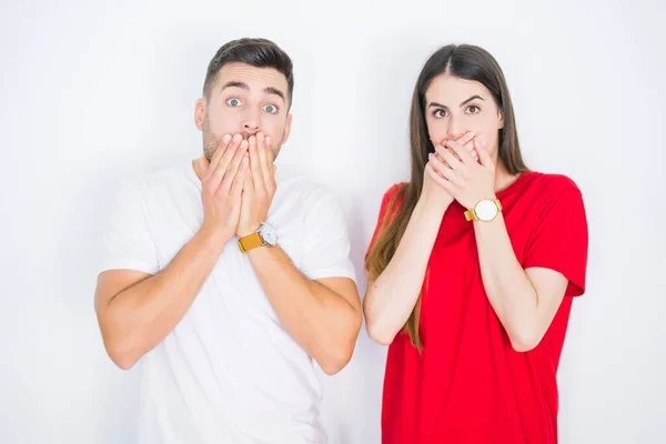 Jeune Beau Couple Ensemble Sur Fond Blanc Isolé Choqué Couvrant — Photo