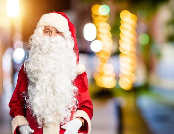 Ein Gutaussehender Mann Mittleren Alters Weihnachtsmann Kostüm Und Bart Der — Stockfoto