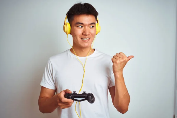 Jonge Aziatische Chinese Gamer Man Spelen Video Game Staan Geïsoleerde — Stockfoto