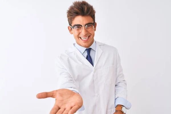 Gözlüklü Ceketli Genç Yakışıklı Bilim Adamı Izole Edilmiş Beyaz Arka — Stok fotoğraf