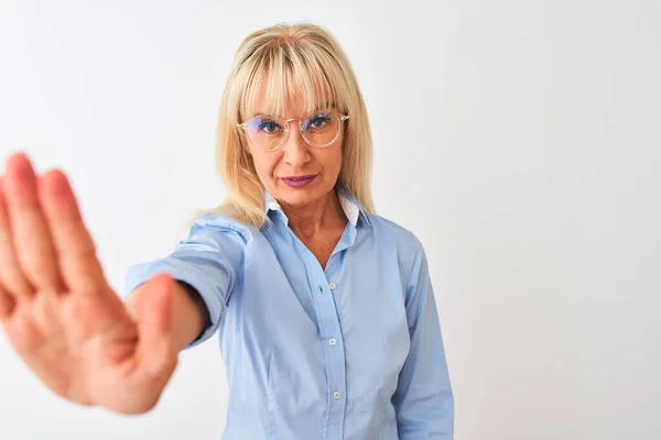 Donna Affari Mezza Età Indossa Occhiali Camicia Piedi Sopra Isolato — Foto Stock