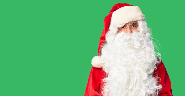 Orta Yaşlı Yakışıklı Bir Adam Noel Baba Kostümü Sakal Takıyor — Stok fotoğraf