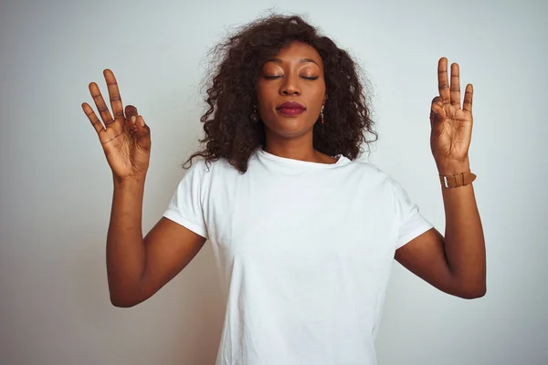 Jonge Afro Amerikaanse Vrouw Die Een Shirt Draagt Ontspannen Een — Stockfoto