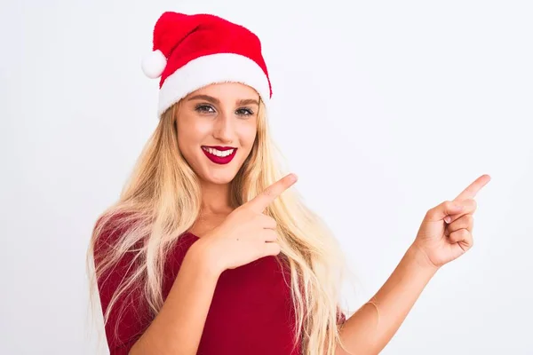 Joven Hermosa Mujer Con Sombrero Navidad Santa Sobre Fondo Blanco —  Fotos de Stock