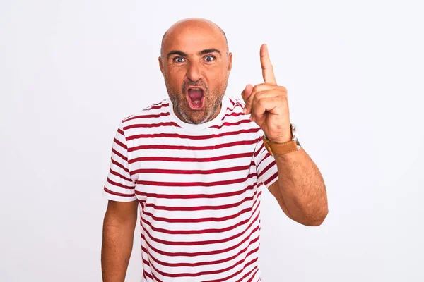 Homem Bonito Meia Idade Vestindo Camiseta Listrada Sobre Fundo Branco — Fotografia de Stock