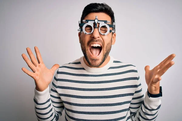 Homem Bonito Jovem Com Barba Vestindo Óculos Optometria Sobre Fundo — Fotografia de Stock