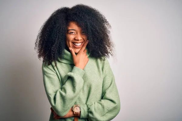 Jonge Mooie Afro Amerikaanse Vrouw Met Afro Haar Draagt Groene — Stockfoto