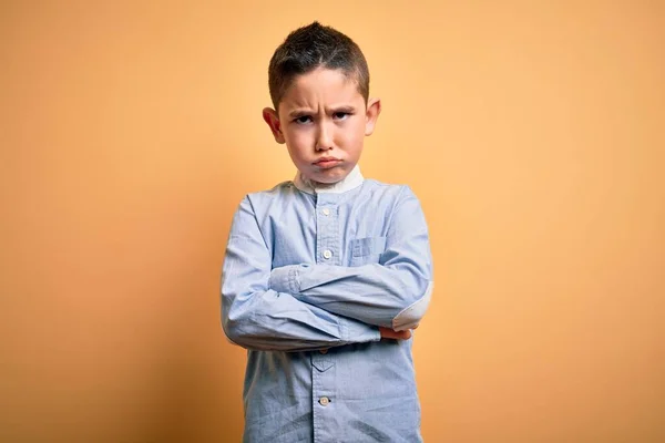 Jovem Garoto Vestindo Camisa Elegante Sobre Fundo Isolado Amarelo Cético — Fotografia de Stock