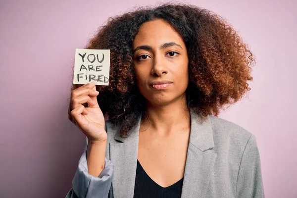 Jovem Afro Americana Com Cabelo Afro Segurando Papel Com Você — Fotografia de Stock