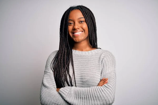 Joven Mujer Afroamericana Pie Casual Fresco Sobre Gris Aislado Fondo — Foto de Stock