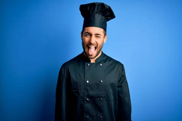 Joven Hombre Guapo Chef Con Barba Con Uniforme Cocina Sombrero — Foto de Stock