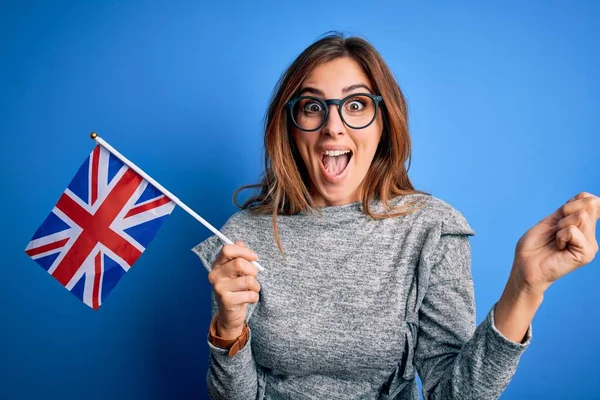 Jonge Mooie Brunette Patriottische Vrouw Met Verenigde Koninkrijk Vlag Brexit — Stockfoto