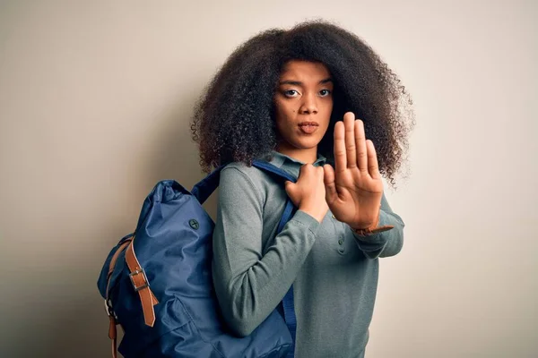 Giovane Studentessa Afro Americana Con Capelli Afro Che Indossa Zaino — Foto Stock