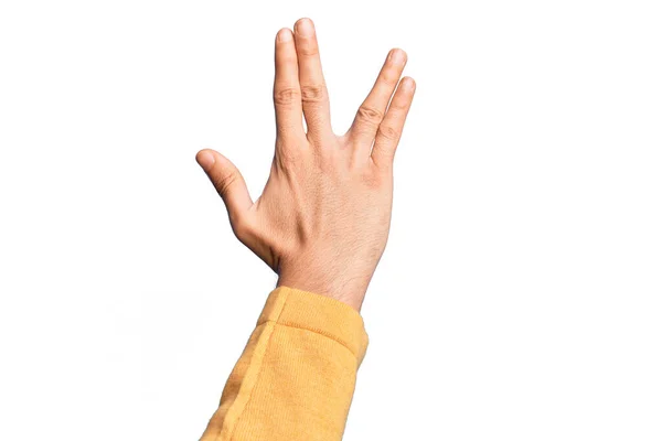 孤立した白い背景挨拶の上に指を示す白人青年の手バルカン敬礼を行う 手と指の後ろを示す フリークカルチャー — ストック写真