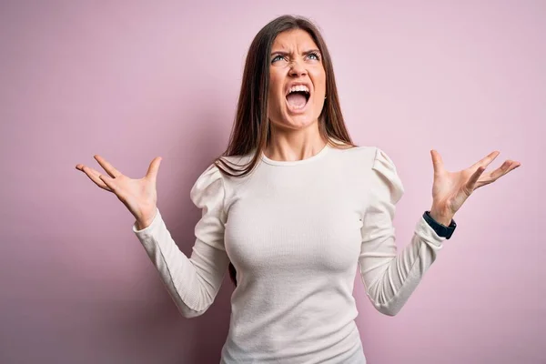 Junge Schöne Frau Mit Blauen Augen Lässig Weißes Shirt Über — Stockfoto