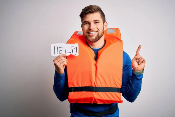 Junger Blonder Mann Mit Bart Und Blauen Augen Der Eine — Stockfoto