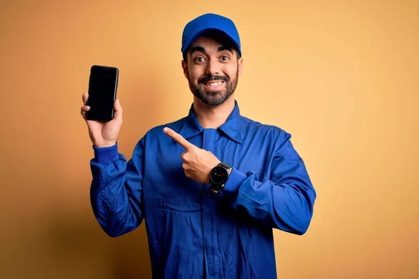 Mechanic Man Beard Wearing Blue Uniform Cap Holding Smartphone Showing — Stock Photo, Image