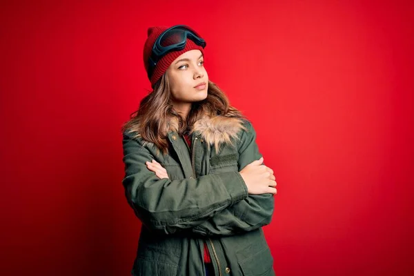 Menina Loira Jovem Vestindo Óculos Esqui Casaco Inverno Para Tempo — Fotografia de Stock